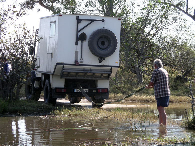 el lugareño ayudando
